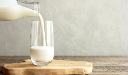 濃厚牛乳コップ1杯(150g)のカロリーと糖質は？栄養成分･生産量ランキングも解説！