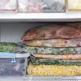 冷凍鮭で炊き込みご飯を作ると生臭さを解消する方法