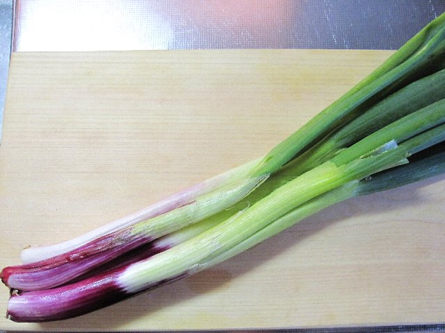 ネギが赤紫に変色 原因や対処法は 食べることはできる お役立ち 季節の耳より情報局