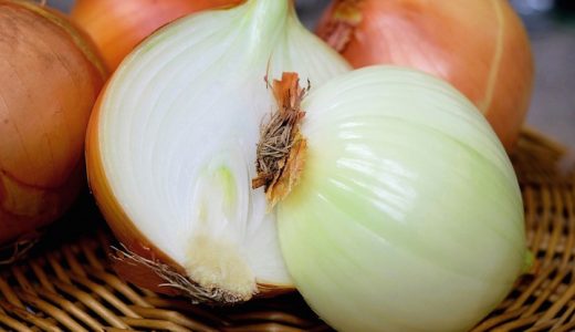 玉ねぎの冷凍はまるごとするのが正解?冷凍することのメリットや冷凍方法を紹介