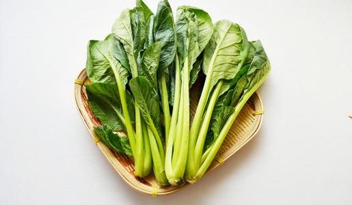 小松菜が筋っぽい！固さを感じる原因と筋取りの方法をご紹介