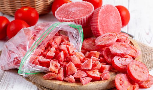 トマトの冷凍方法と保存期間は？皮むきのコツ･解凍方法･大量消費レシピも！