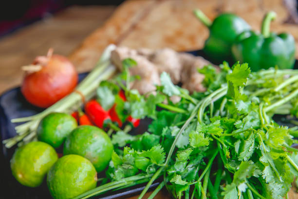 パクチーの茎 根っこ食べられる レシピ 栄養は スープやサラダに大量消費 お役立ち 季節の耳より情報局