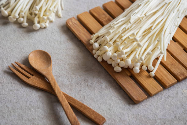 えのきの根元を切る位置は どこまで食べられるの 石づきのステーキレシピ お役立ち 季節の耳より情報局