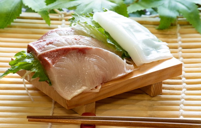 カンパチにアニサキスは寄生する 養殖ものなら安心 アニサキスの見つけ方とは お役立ち 季節の耳より情報局