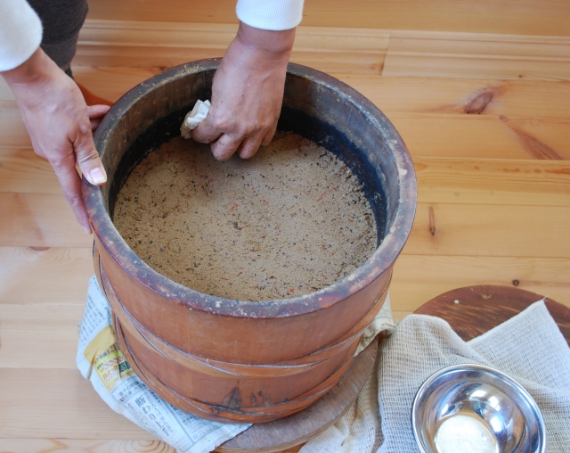 ぬか床が腐るとどうなる 腐敗臭な気がするけど正しいにおいは お役立ち 季節の耳より情報局