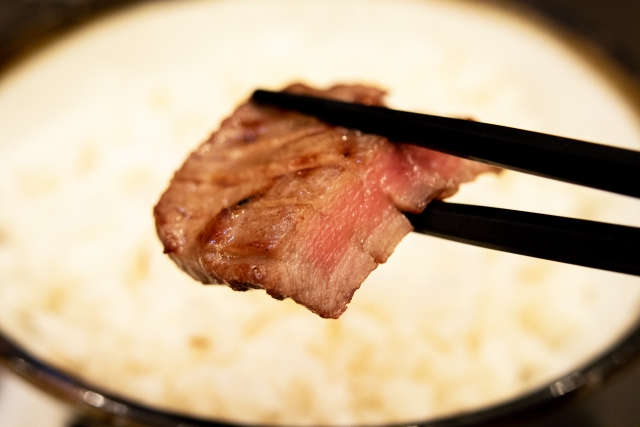 牛タン1枚 g のカロリーと糖質は 栄養成分も解説 お役立ち 季節の耳より情報局