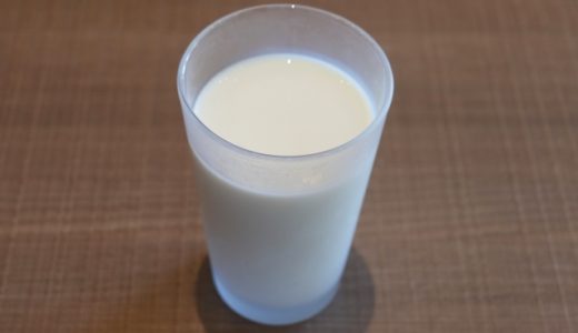 牛乳コップ1杯(150g)のカロリーと糖質は？栄養成分も解説！