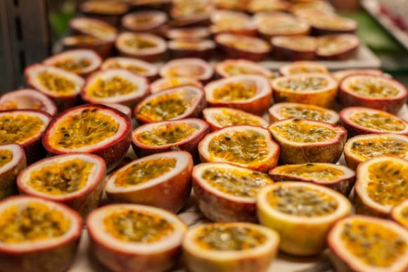 パッションフルーツの保存方法 冷凍できる 種 未熟で酸っぱい時の食べ方 お役立ち 季節の耳より情報局
