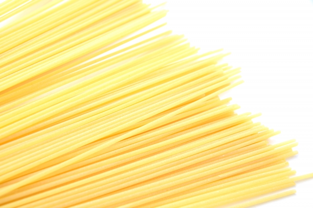 スパゲティ乾燥1束 100g 茹で1束 220g のカロリーと糖質は 栄養成分も解説 お役立ち 季節の耳より情報局