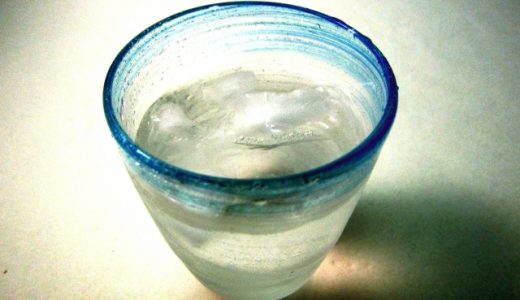 寝る前の酒は睡眠の質を下げるって本当?正しい飲み方や飲むタイミングとは?