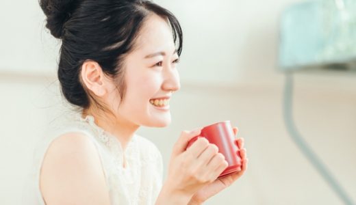寝る前の白湯で太る?ダイエット効果や睡眠効果等を解説!むくみはとれる?