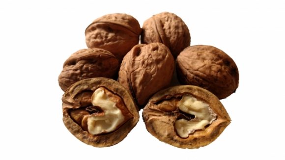 くるみの酸化を復活させる方法ってある 食べると危険 湿気たナッツを元に戻す方法 お役立ち 季節の耳より情報局