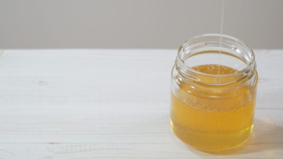 喉が痛い時は蜂蜜がおすすめ 寝る前になめるだけでも有効 牛乳 レモンetc お役立ち 季節の耳より情報局