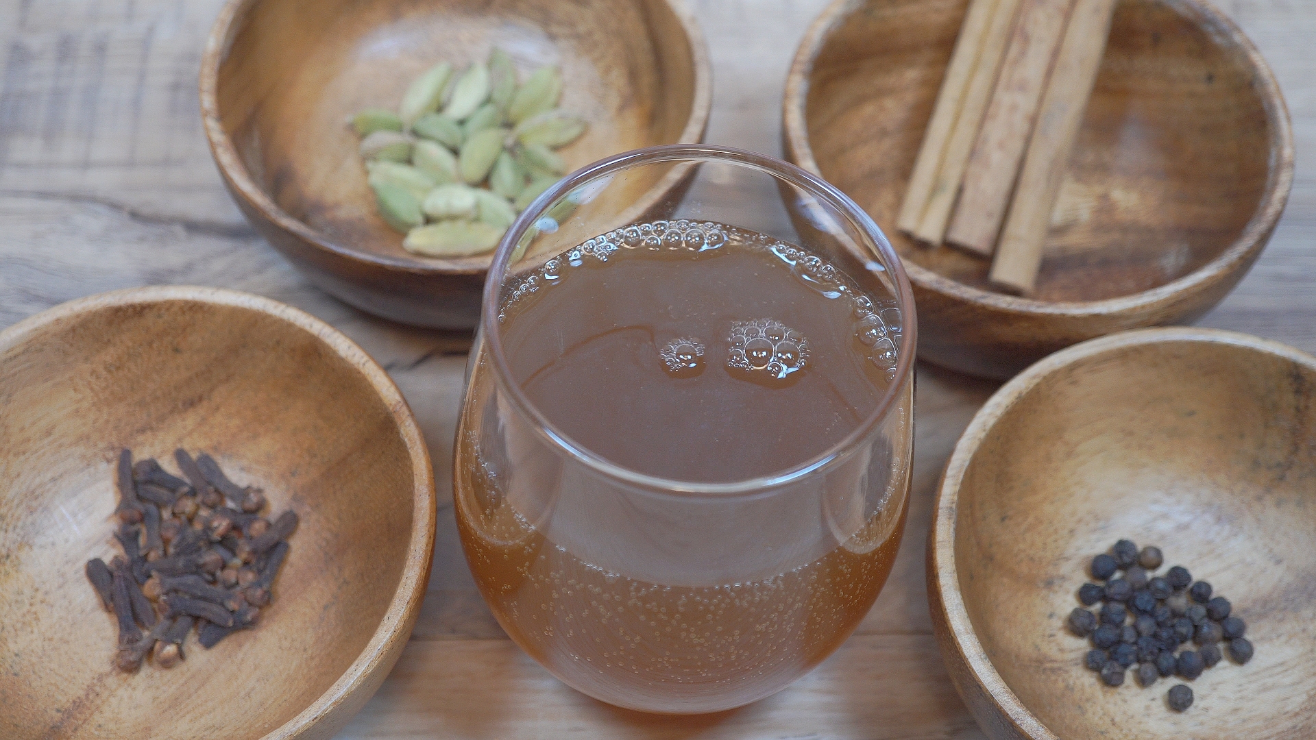 カルダモンをそのまま生で食べるとどんな味 効能や副作用を解説 お役立ち 季節の耳より情報局