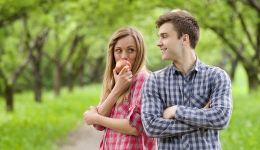 リンゴを食べて腹痛に!?アレルギー反応を解説!果物アレルギーで胃痛等の症状も!
