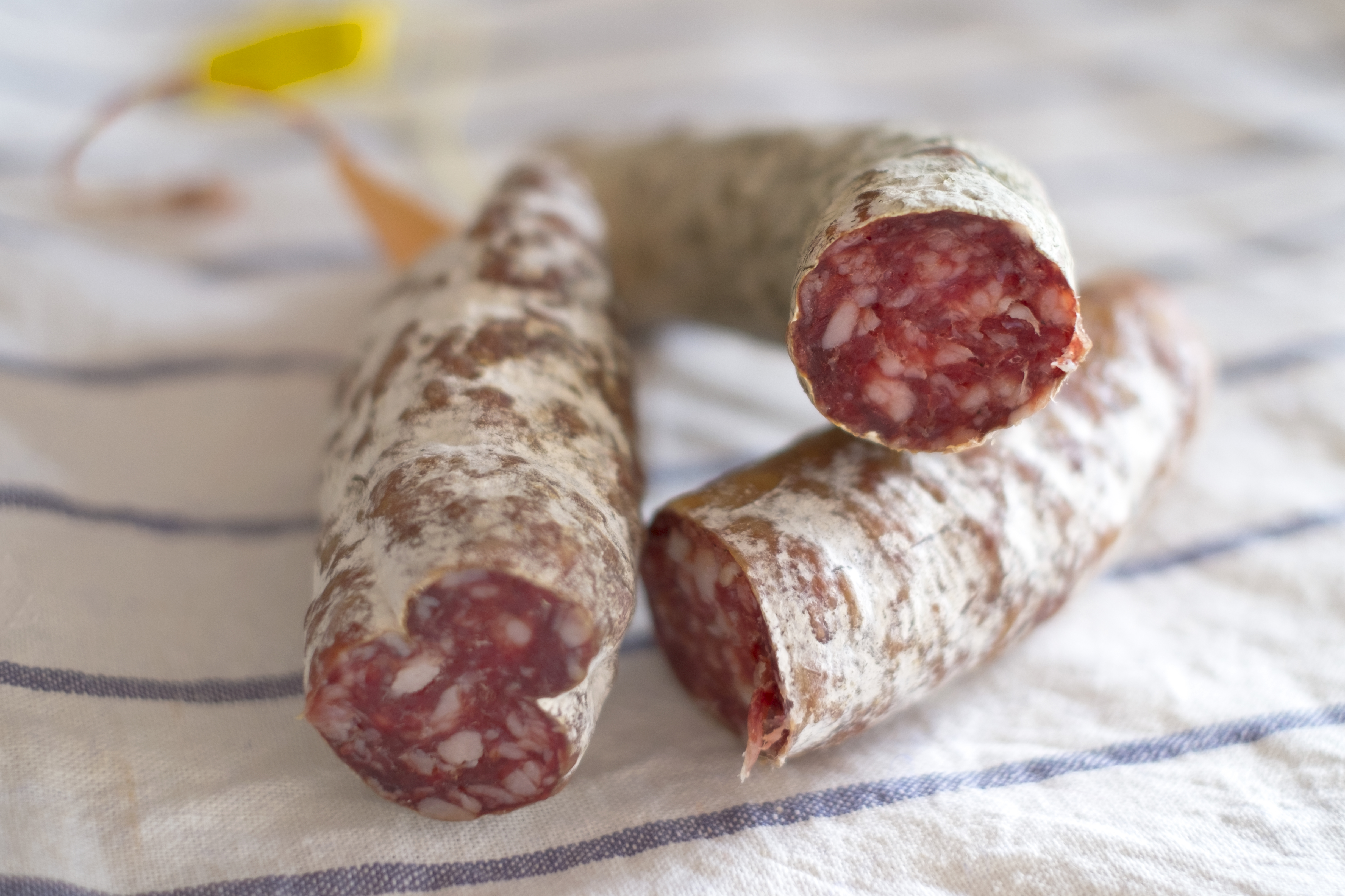 白カビのサラミはそのまま食べても大丈夫 身体に害はある どこで買える お役立ち 季節の耳より情報局