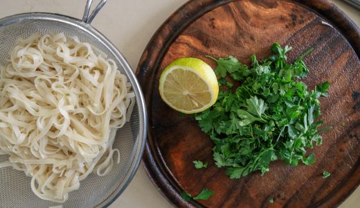 ゆで麺をそのまま食べてみると…レンジで温めたりそのまま焼くのは大丈夫？
