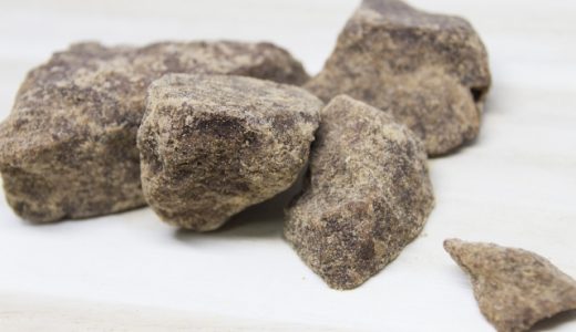 黒砂糖の食べ過ぎは体にどんな影響が出るの?栄養価やメリット・デメリット