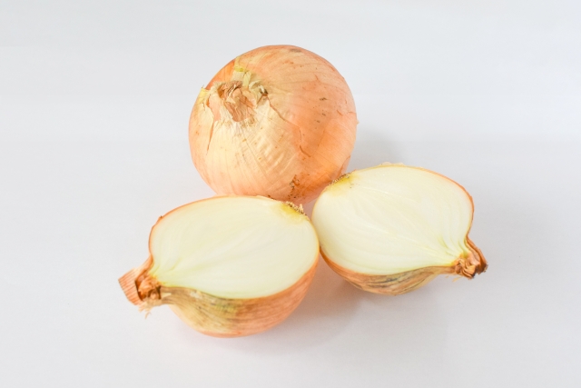玉ねぎは腹痛を引き起こす アレルギーの影響 生で食べると危険 対処法を解説 お役立ち 季節の耳より情報局 玉ねぎは腹痛を引き起こす アレルギーの影響 生で食べると危険 対処法を解説 お役立ち 季節の耳より情報局