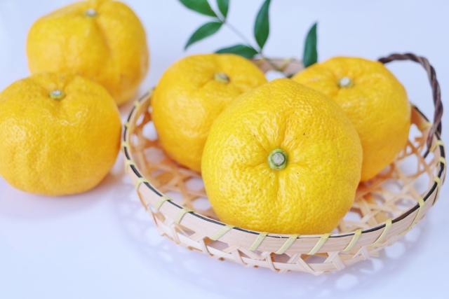 ゆずとレモンの栄養素の違いを解説！それぞれに合った使い道を知る！ | | お役立ち！季節の耳より情報局
