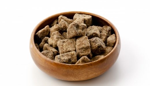 黒砂糖にカビ?表面の白い物体は食べてもいいの?白砂糖との違いはいったい何?