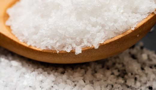 粗塩と焼き塩の違いは?あの有名な伯方の塩でも使い分け可能!塩の種類を解説!