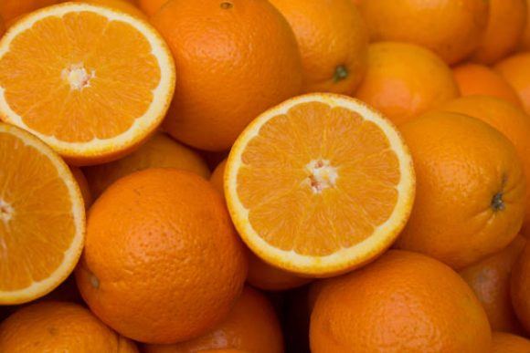 ネーブルオレンジの保存方法 賞味期限 冷凍の切り方 解凍 食べ方 お役立ち 季節の耳より情報局