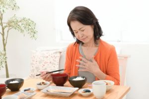 食後3時間気持ち悪い原因は?胃もたれや胃痛は胃の衰え?原因・対処法 | | お役立ち！季節の耳より情報局