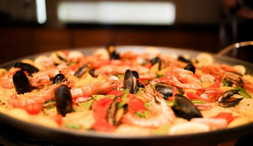 パエリアはどこの料理?どんな味?自宅でも作ることができる?
