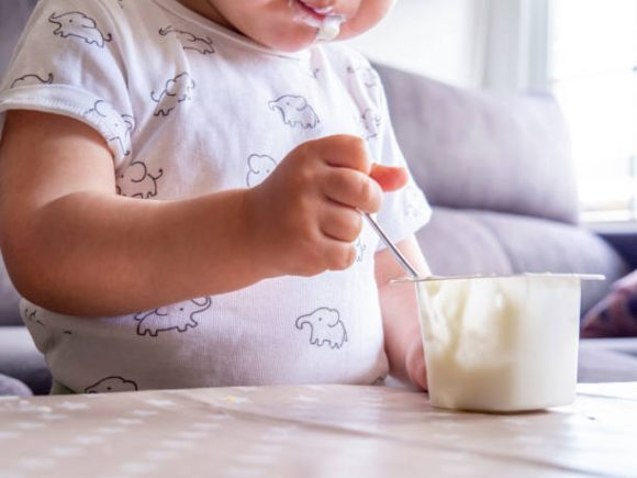 離乳食にヨーグルトはいつから 赤ちゃんには加熱する 量 頻度は お役立ち 季節の耳より情報局