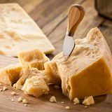 チーズが賞味期限切れになるとどんな臭いになる？カビは生える？