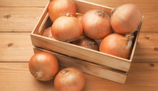 サラダの玉ねぎが辛い…玉ねぎスライスの辛味を取る方法を解説！