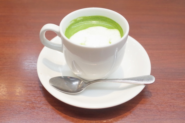 綾鷹の抹茶ラテのカフェイン量 妊娠中でも飲める 飲み過ぎは太る お役立ち 季節の耳より情報局