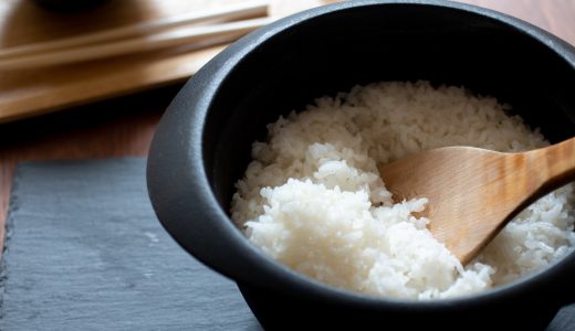 ご飯を冷蔵庫に入れるとパサパサに…固くならない保存方法はある？