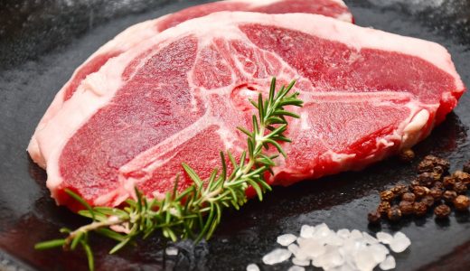 ラム肉とジンギスカンの違いは？羊肉の特徴・臭みを消す方法を解説