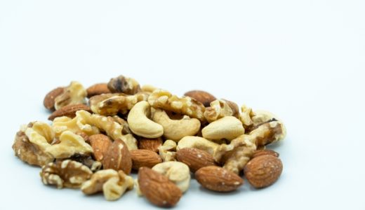 ナッツを食べ過ぎると肝臓に悪い？胃痛・吐き気・頭痛の原因にも？