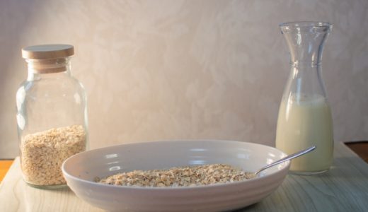 オーツミルクは何歳から飲める?アレルギーに注意?メリットは?
