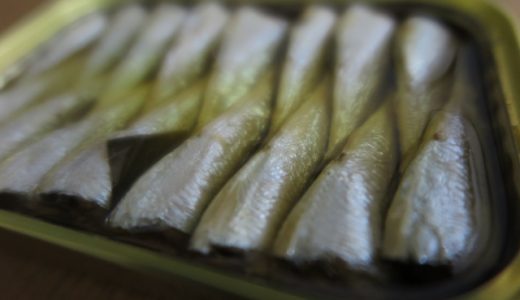 オイルサーディンとアンチョビの違いは何？原料の魚や食べ方は？