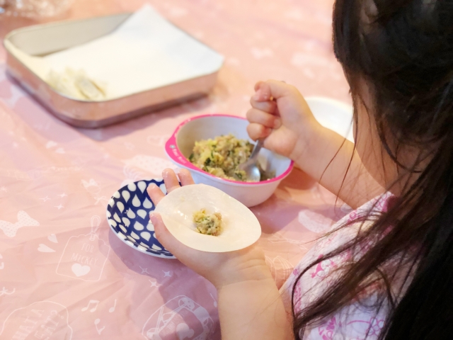 離乳食で餃子はいつから食べられる 赤ちゃんに与える時の注意点 お役立ち 季節の耳より情報局