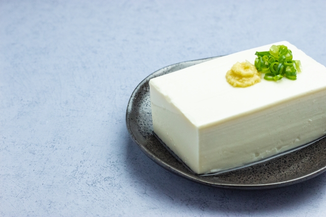 冷奴はいつから食べられる 生の豆腐は どうして湯通しが必要なの お役立ち 季節の耳より情報局 冷奴はいつから食べられる 生の豆腐は どうして湯通しが必要なの お役立ち 季節の耳より情報局