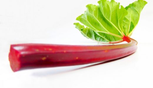 ルバーブの葉に毒性はある？安全な食べ方を解説！あく抜きは必要？