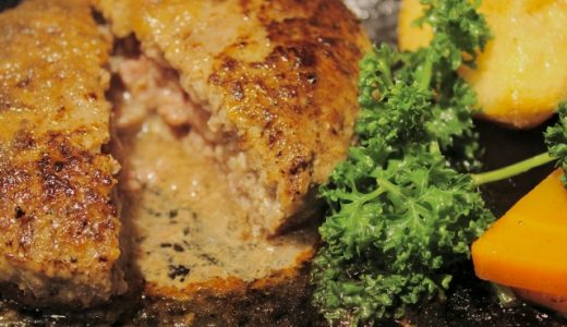 ハンバーグステーキとハンバーグの違いは？食べたらどっちが太る？