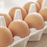 腐った卵を食べた時の対処方法はどうすれば？どんな症状が出るのか？