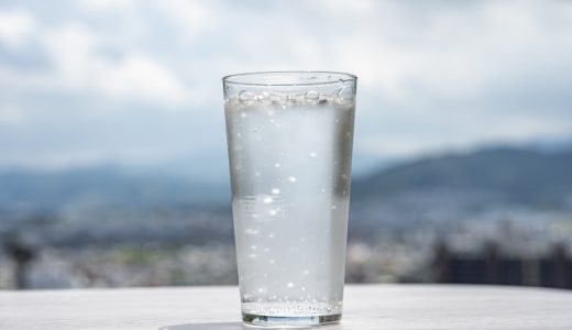 胃痛が炭酸で治るって本当?嘘?炭酸水のメリットや飲むタイミング
