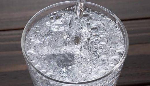 炭酸水はまずい？苦くて美味しくない理由は？飲みやすくするには？