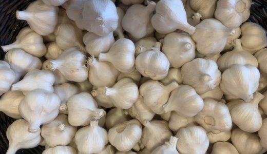 にんにくを生で食べると腹痛が…死亡事例も？生食の副作用を解説！