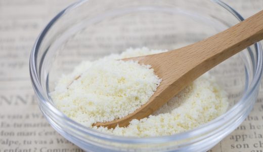 パルメザンチーズと粉チーズの違いとは？パルミジャーノとの違いも