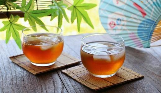 麦茶で口が臭くなる?口臭予防に効く飲み物･食べ物｜緑茶が効果的?