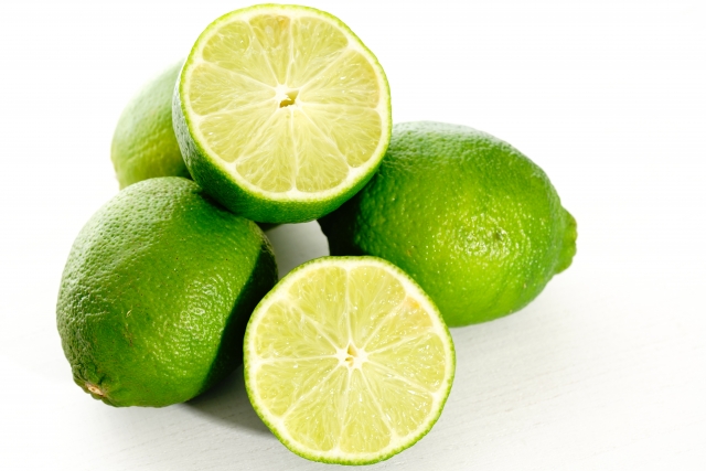 ライムとはどんな果物 レモンはどう違う かぼすとの違いも解説 お役立ち 季節の耳より情報局